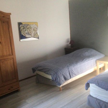 Gite Des Tournesols Ecaquelon Esterno foto